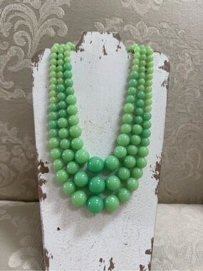 Vintage 3 Strand Green Beaded Necklace